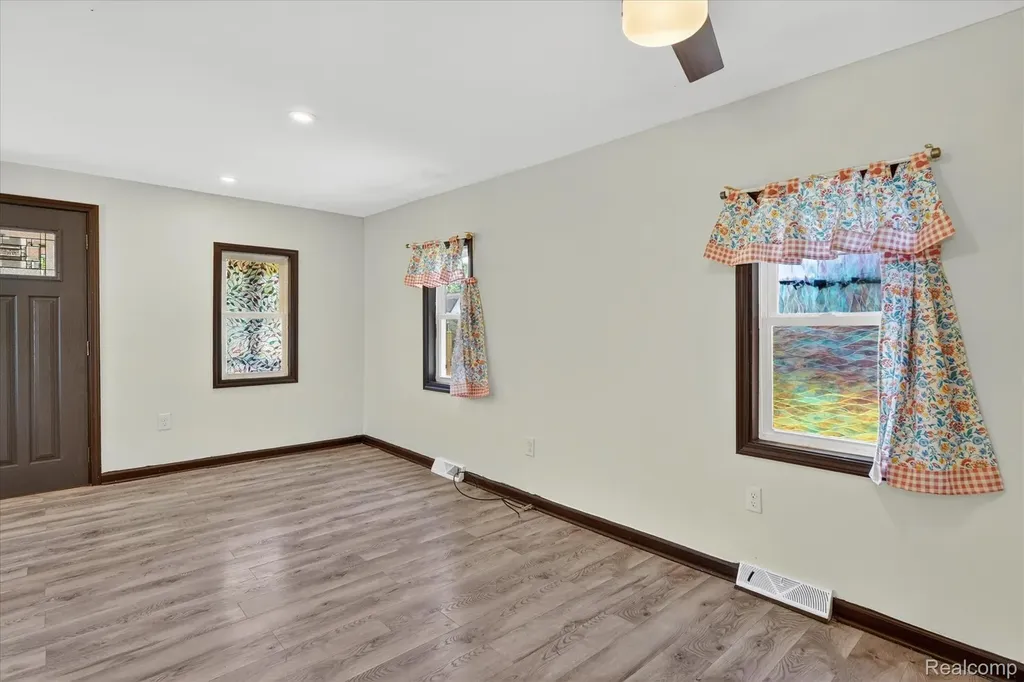 1060 W Williamson Avenue Flint Charter Township MI 48507