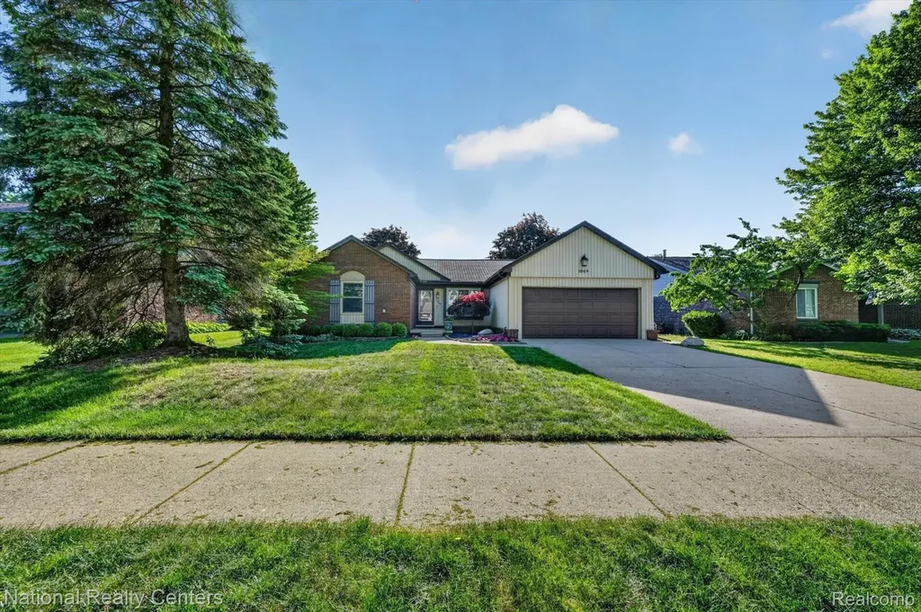 5069 Prentis Drive Troy City MI 48085