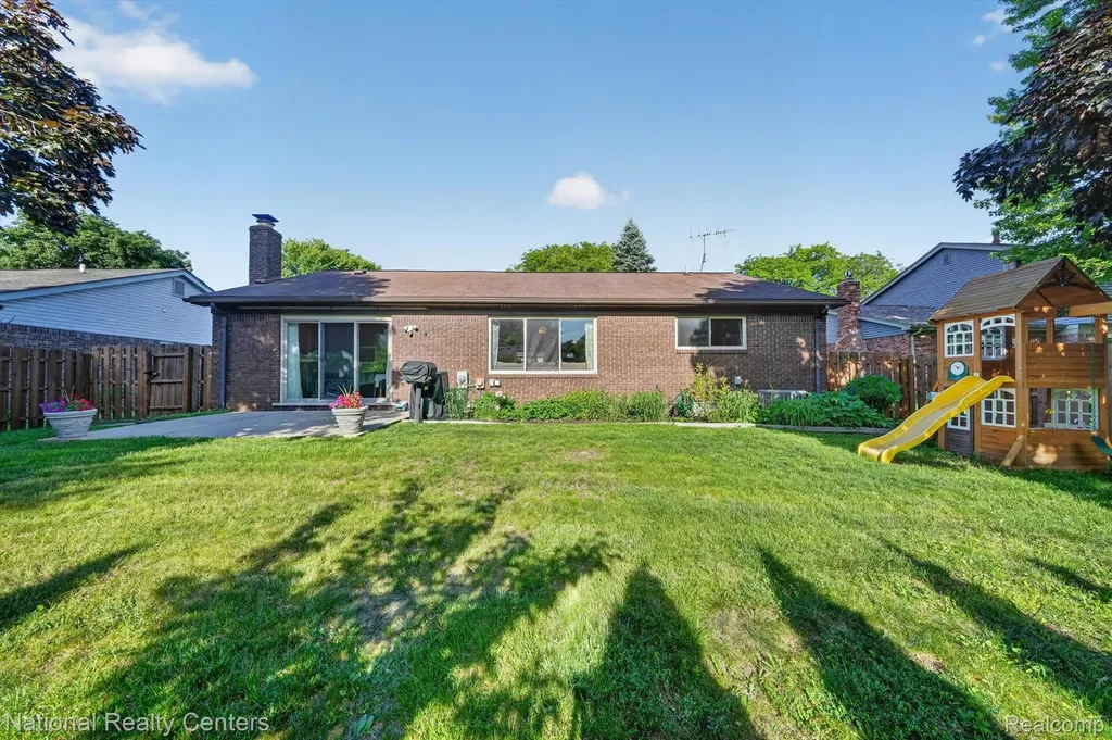 5069 Prentis Drive Troy City MI 48085