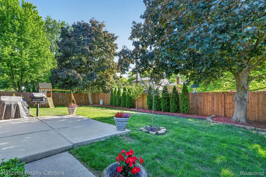 5069 Prentis Drive Troy City MI 48085