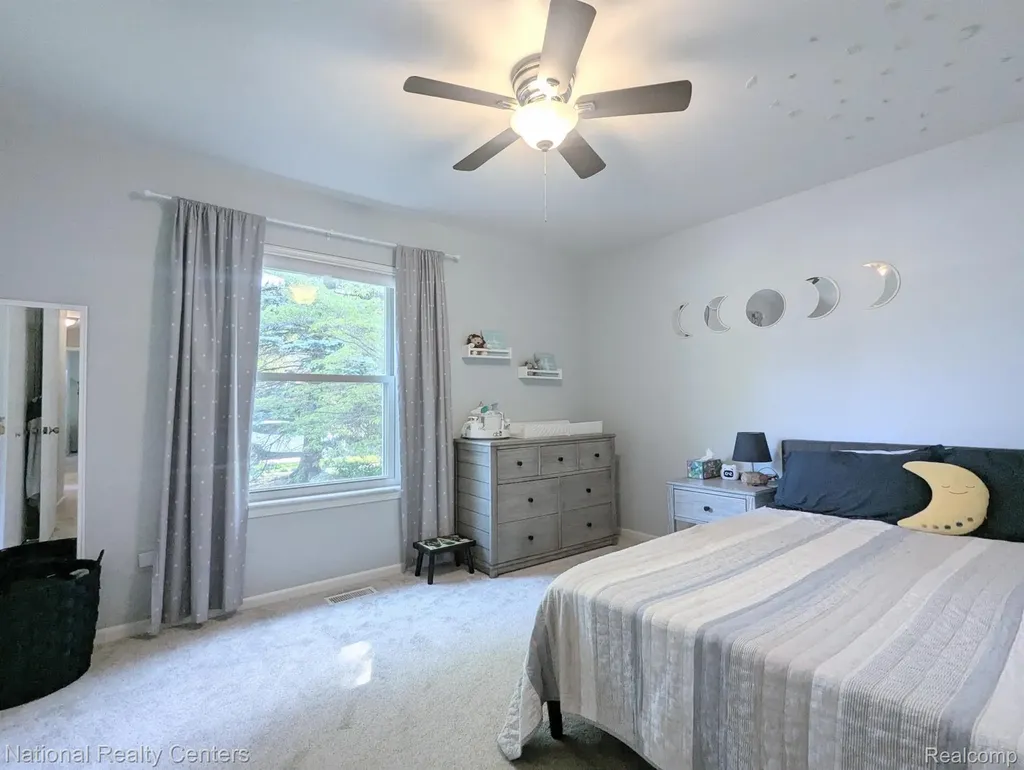 5069 Prentis Drive Troy City MI 48085