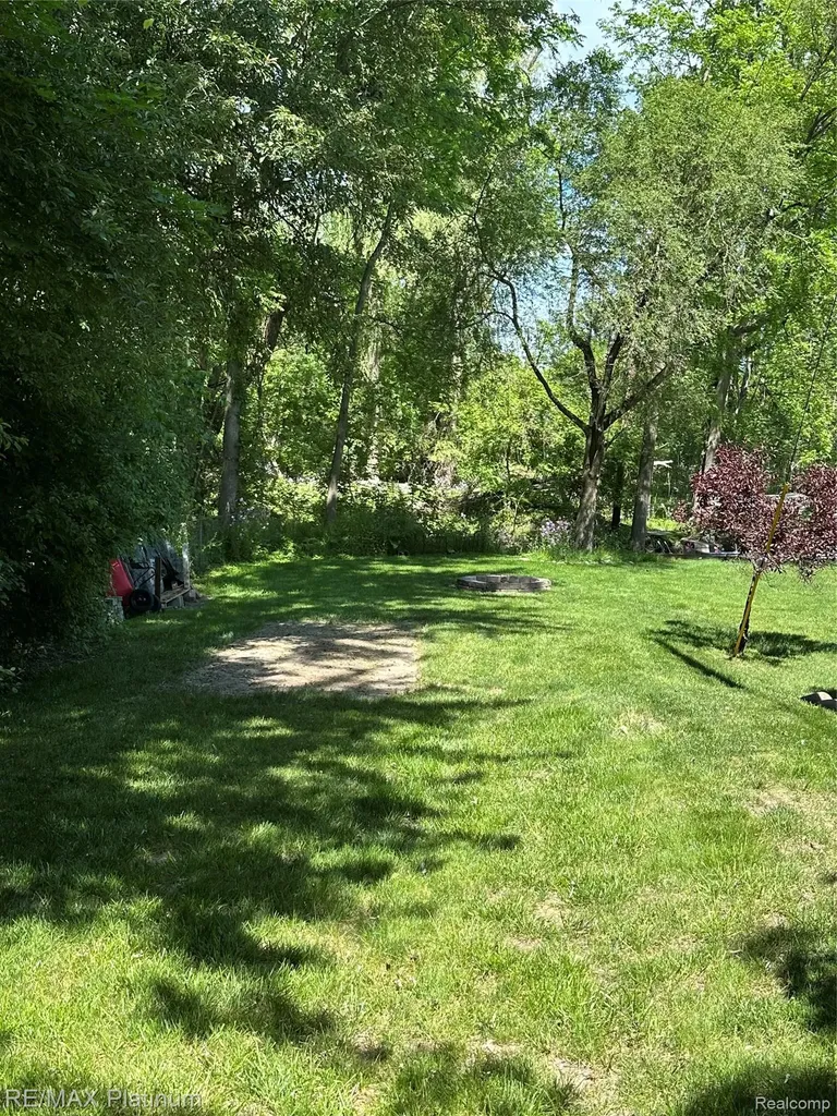 V/l Noake Waterford Charter Township MI 48327