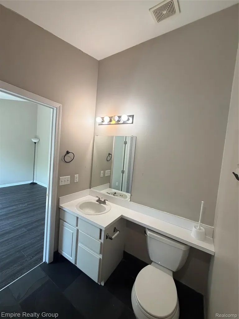 590 Thornhill Court Belleville City MI 48111