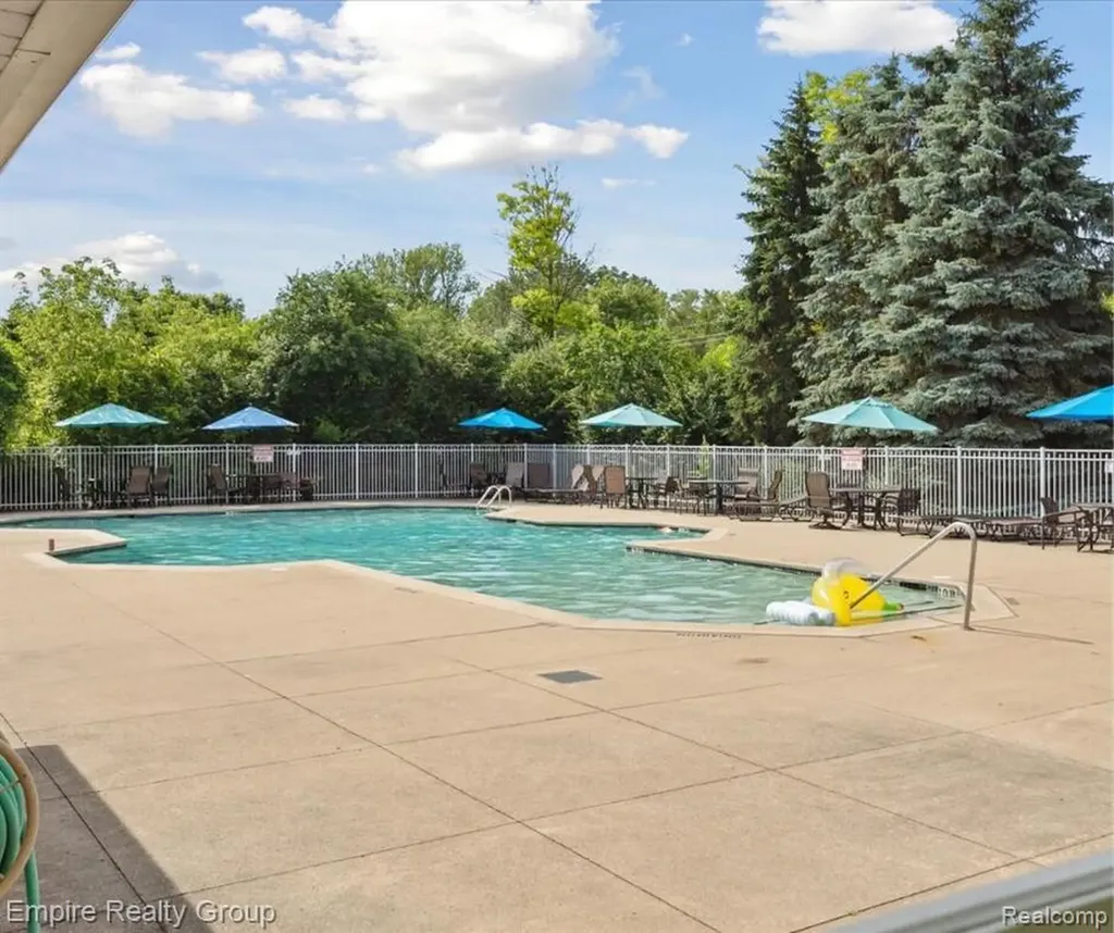 590 Thornhill Court Belleville City MI 48111