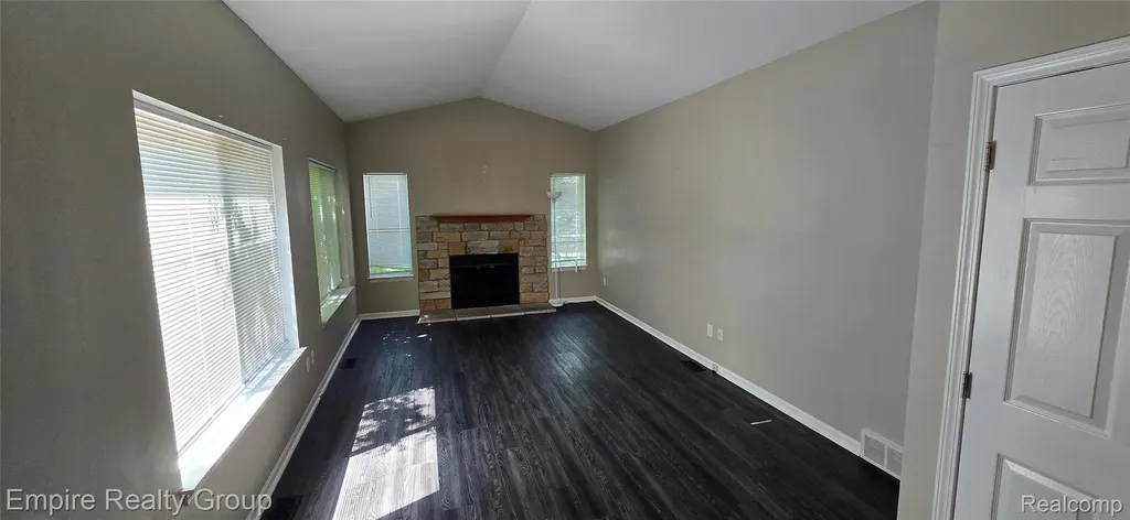 590 Thornhill Court Belleville City MI 48111