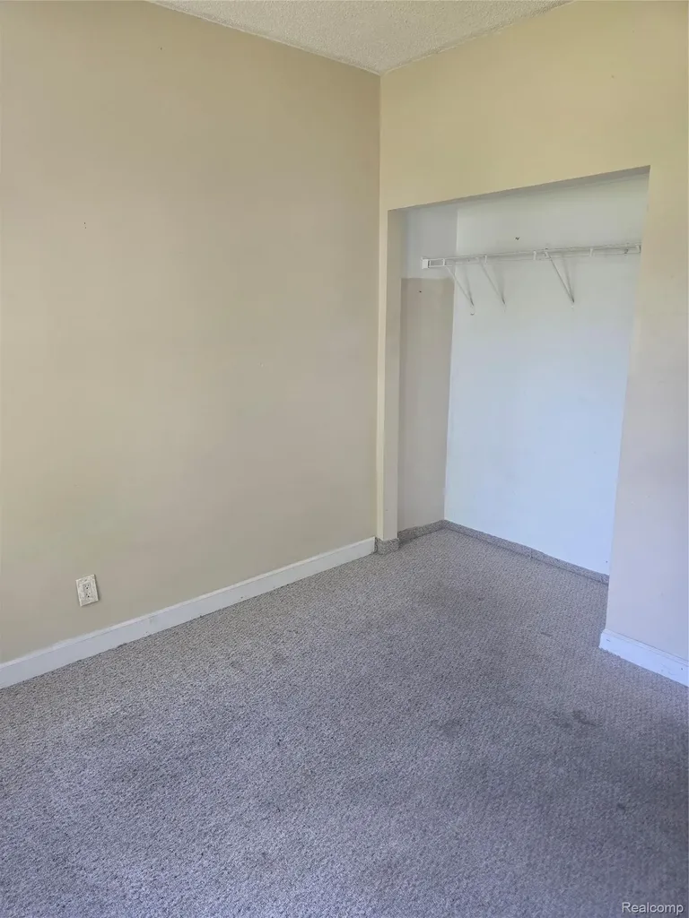 4128 Huron Dearborn Heights City MI 48125