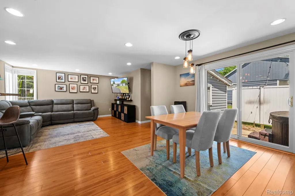 1570 Tamson Street West Bloomfield Charter Township MI 48324