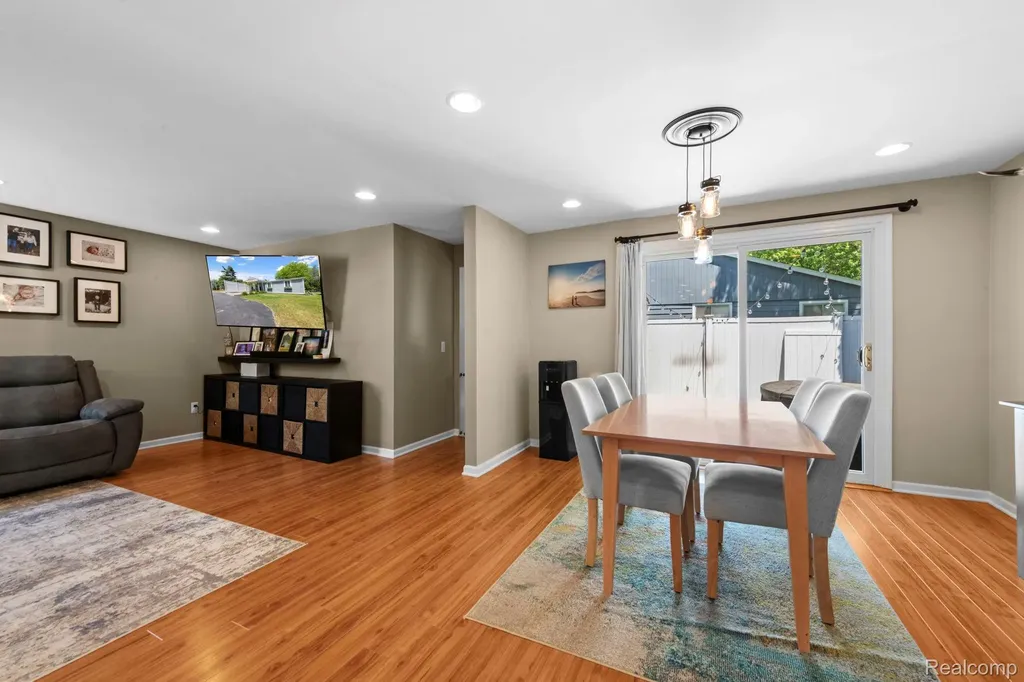 1570 Tamson Street West Bloomfield Charter Township MI 48324