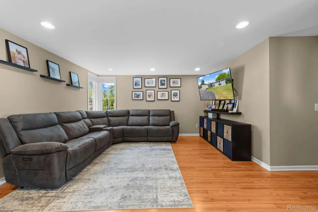 1570 Tamson Street West Bloomfield Charter Township MI 48324