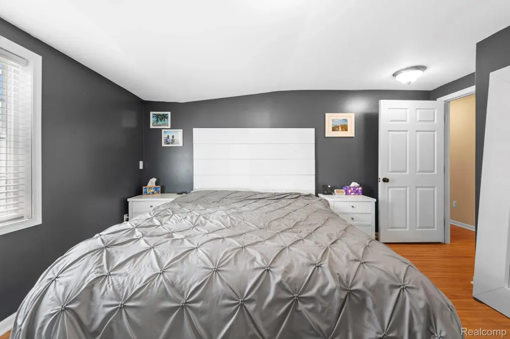 1570 Tamson Street West Bloomfield Charter Township MI 48324