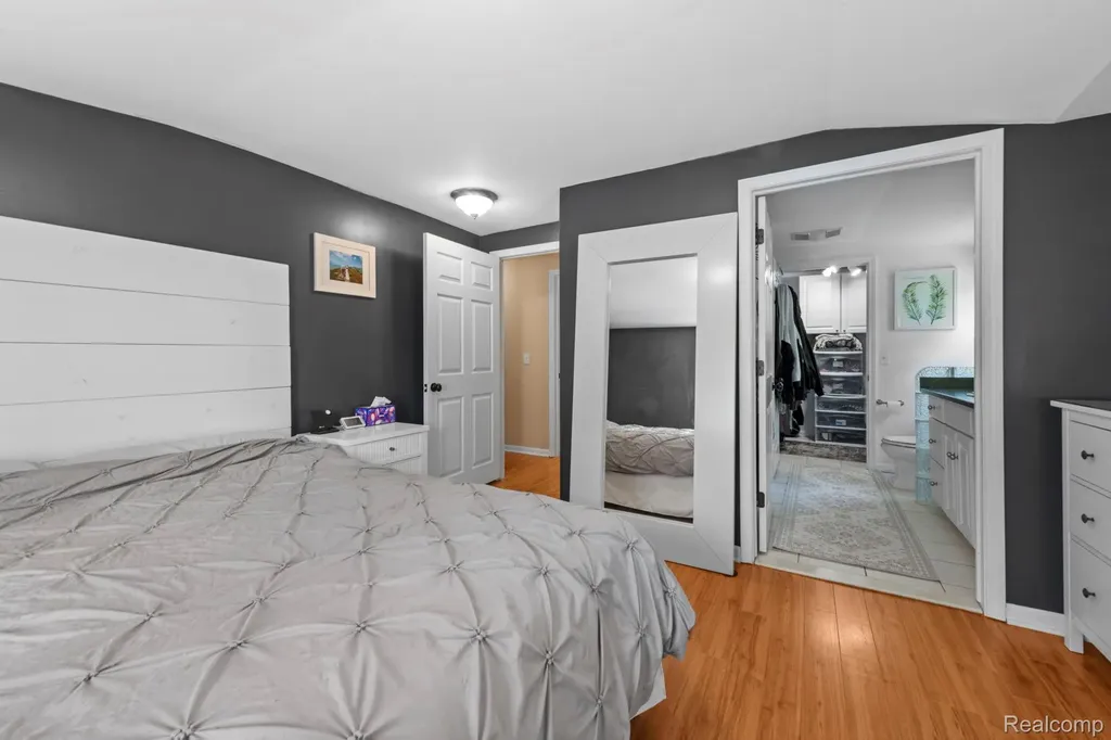 1570 Tamson Street West Bloomfield Charter Township MI 48324