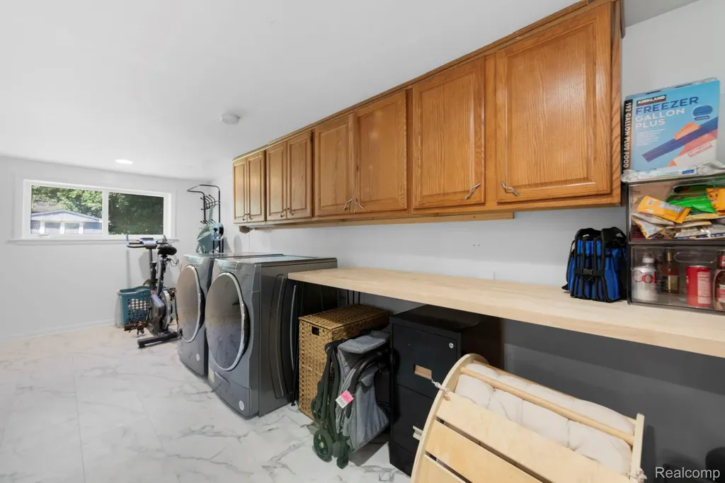 1570 Tamson Street West Bloomfield Charter Township MI 48324