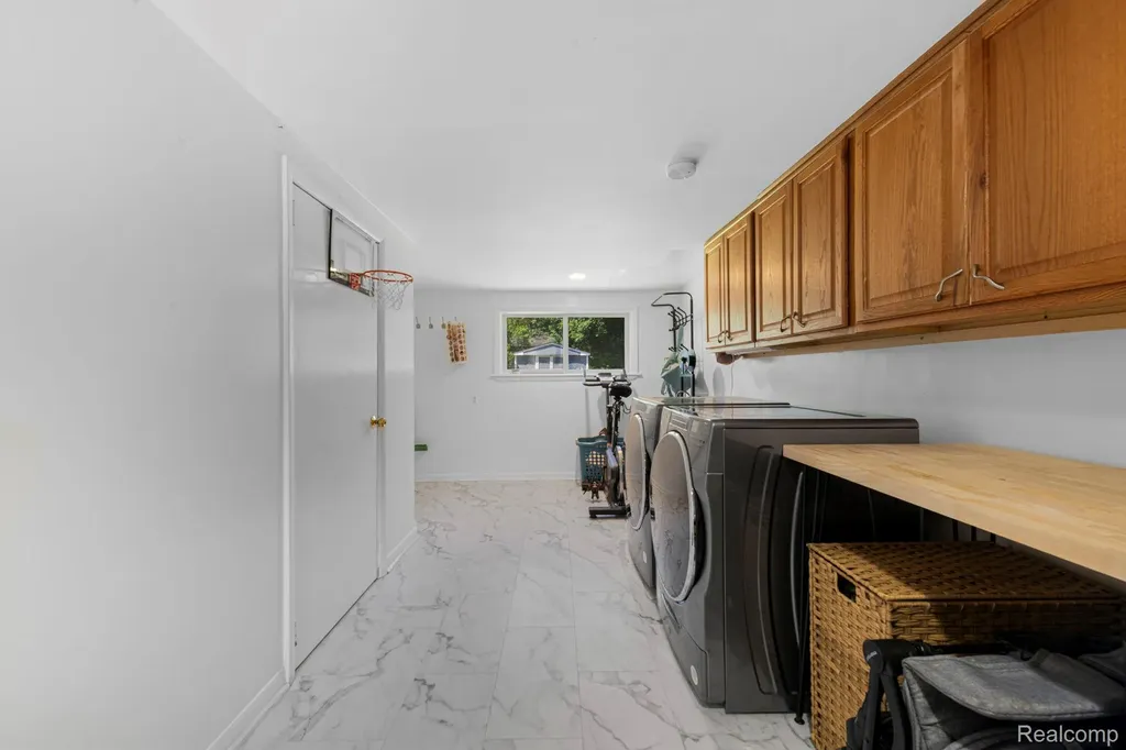 1570 Tamson Street West Bloomfield Charter Township MI 48324