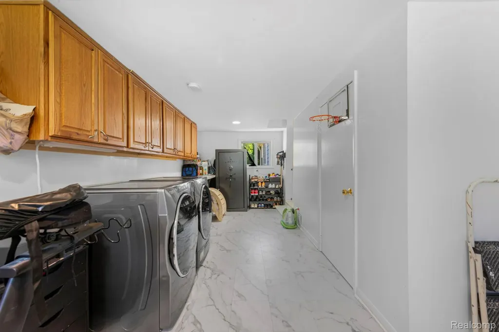 1570 Tamson Street West Bloomfield Charter Township MI 48324