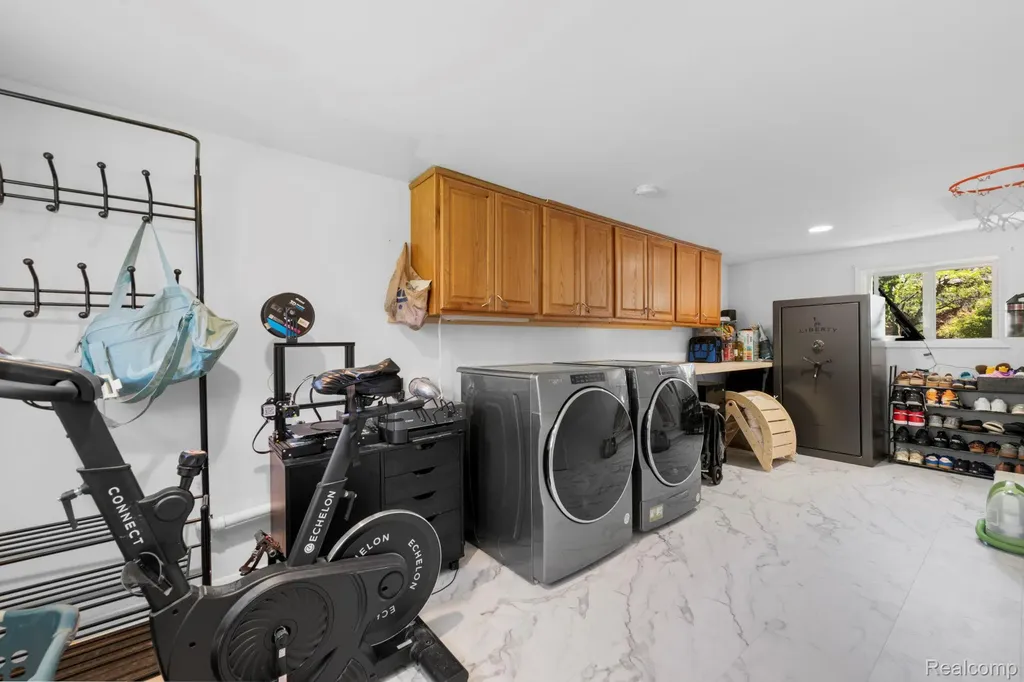 1570 Tamson Street West Bloomfield Charter Township MI 48324