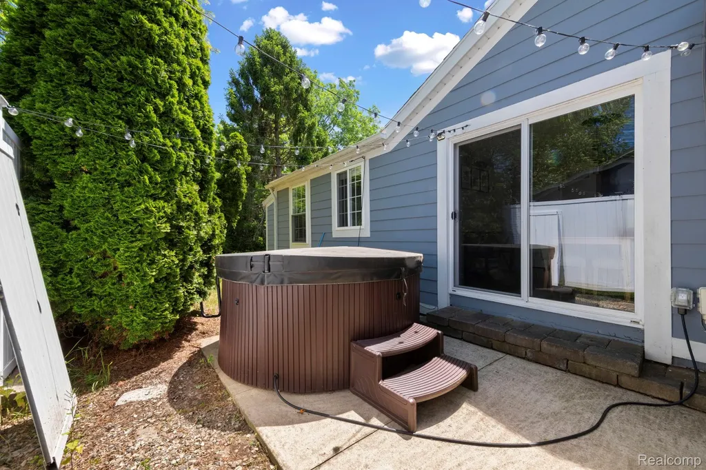 1570 Tamson Street West Bloomfield Charter Township MI 48324