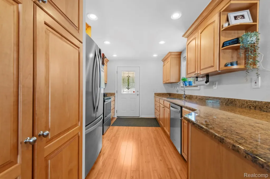 1570 Tamson Street West Bloomfield Charter Township MI 48324