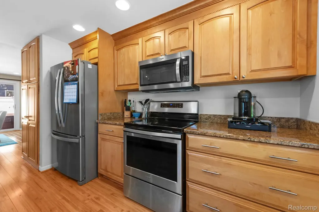 1570 Tamson Street West Bloomfield Charter Township MI 48324