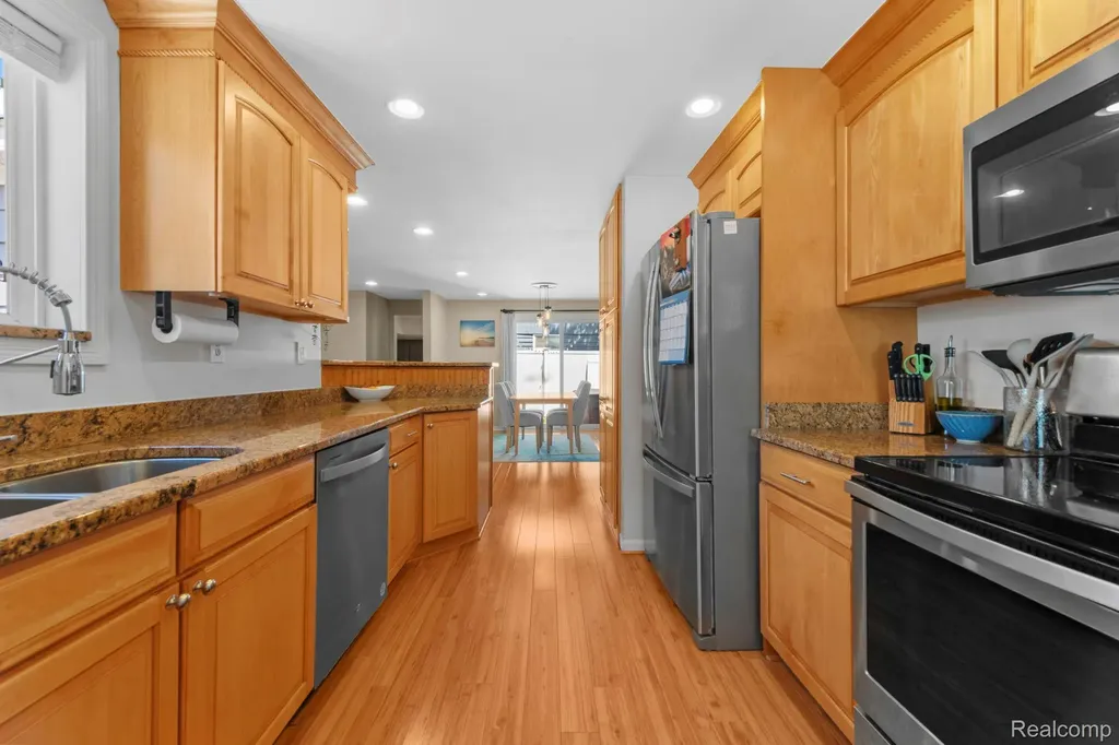 1570 Tamson Street West Bloomfield Charter Township MI 48324