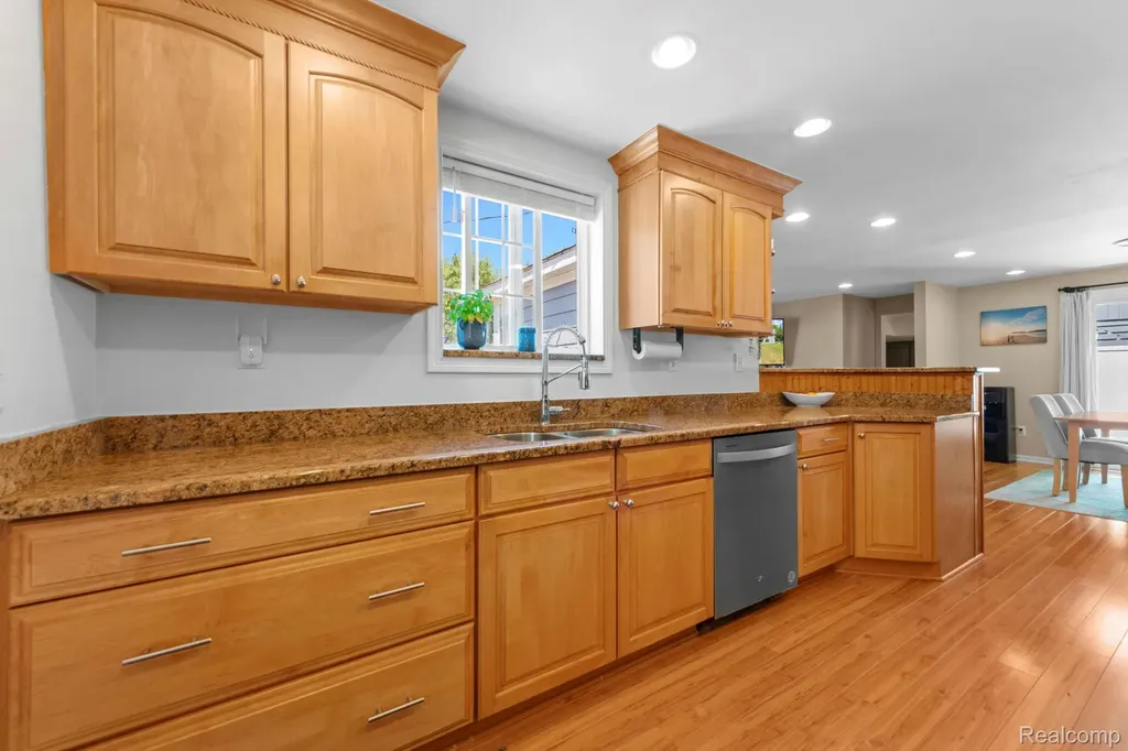 1570 Tamson Street West Bloomfield Charter Township MI 48324