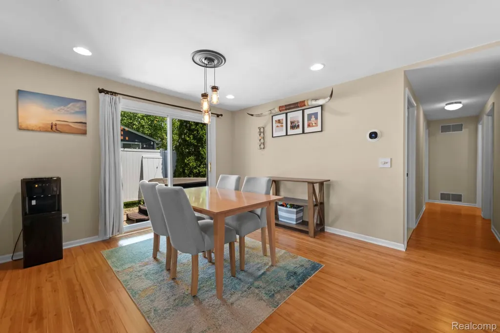 1570 Tamson Street West Bloomfield Charter Township MI 48324