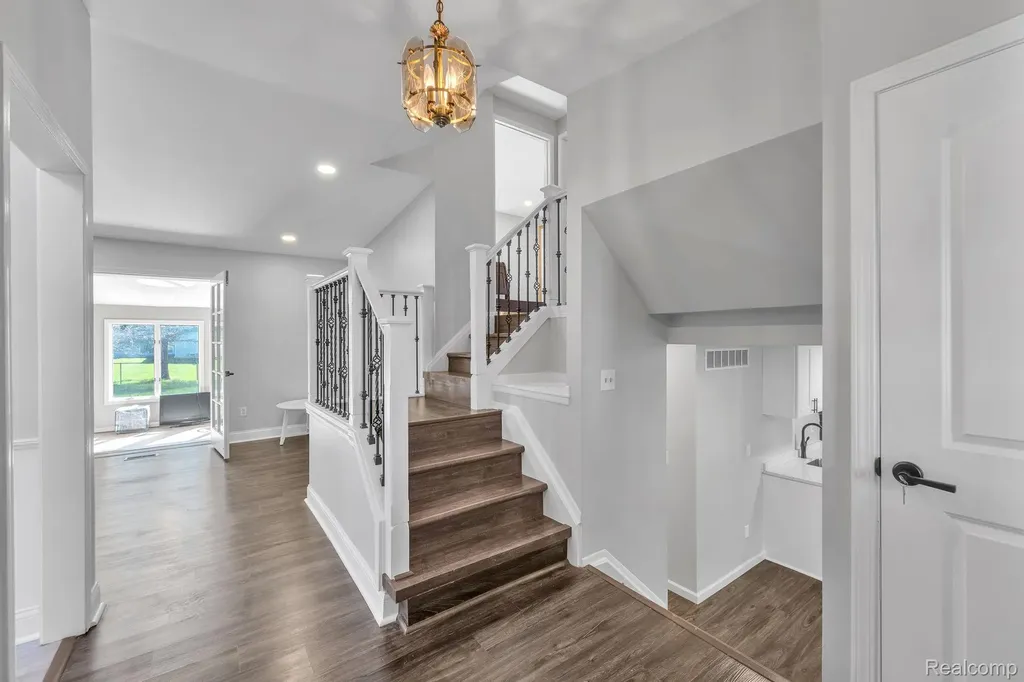 9498 Bassett Street Livonia City MI 48150