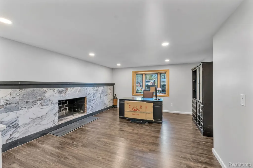 9498 Bassett Street Livonia City MI 48150