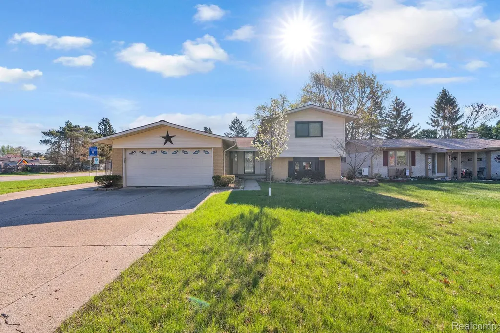 9498 Bassett Street Livonia City MI 48150