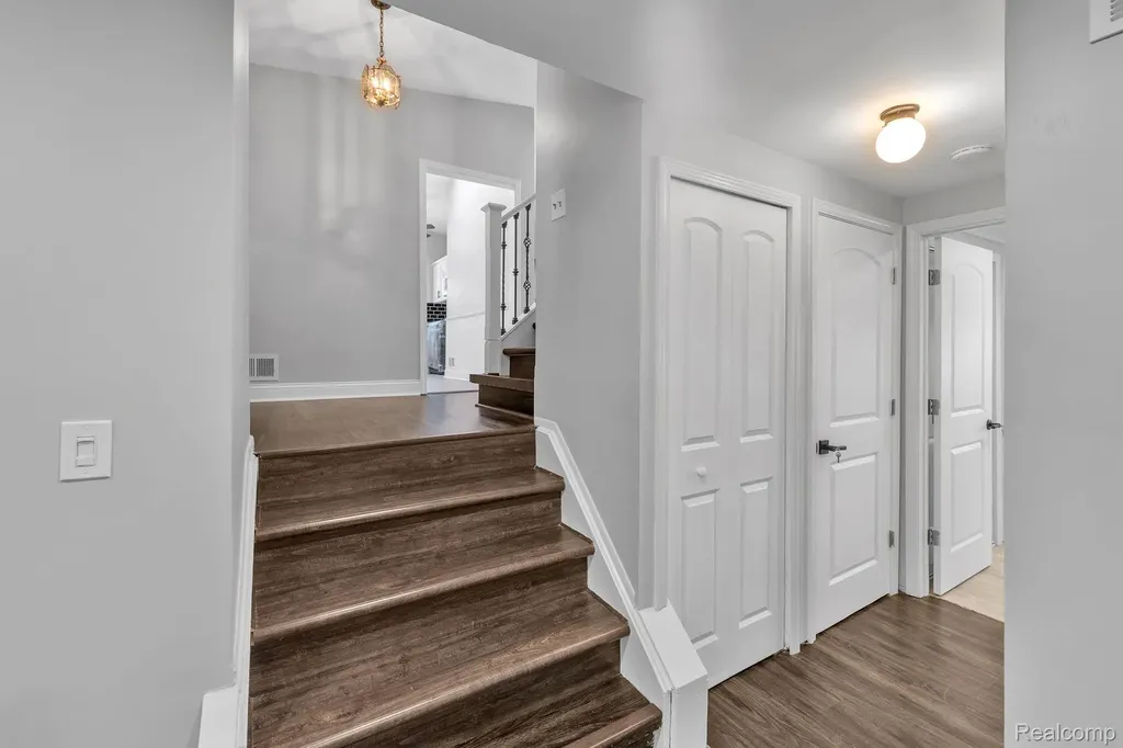 9498 Bassett Street Livonia City MI 48150