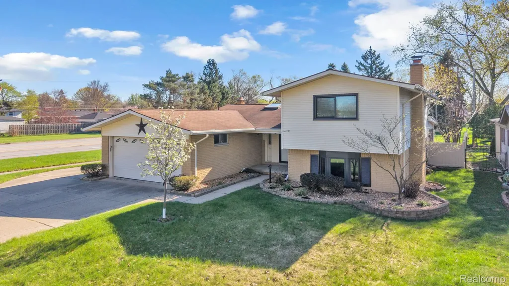 9498 Bassett Street Livonia City MI 48150