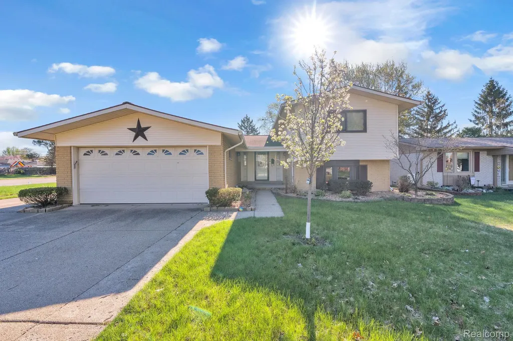 9498 Bassett Street Livonia City MI 48150