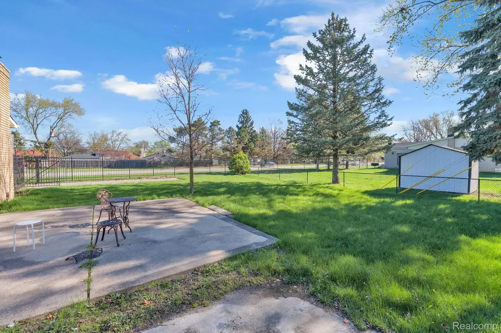 9498 Bassett Street Livonia City MI 48150