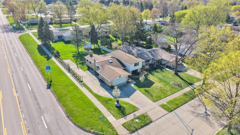 9498 Bassett Street Livonia City MI 48150