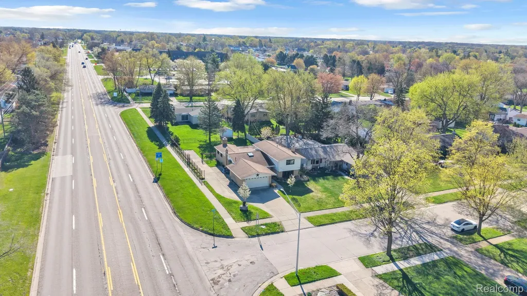 9498 Bassett Street Livonia City MI 48150