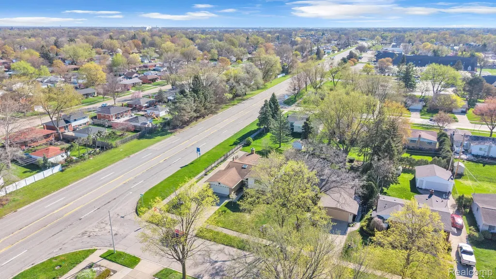 9498 Bassett Street Livonia City MI 48150