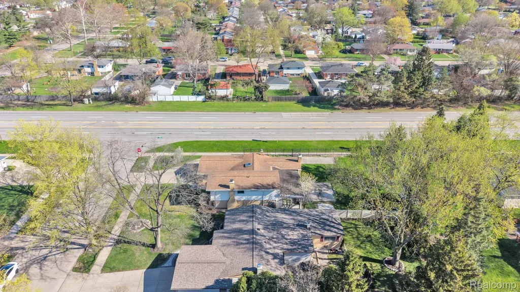9498 Bassett Street Livonia City MI 48150