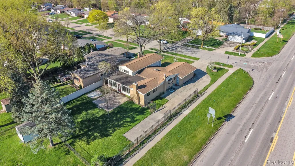 9498 Bassett Street Livonia City MI 48150