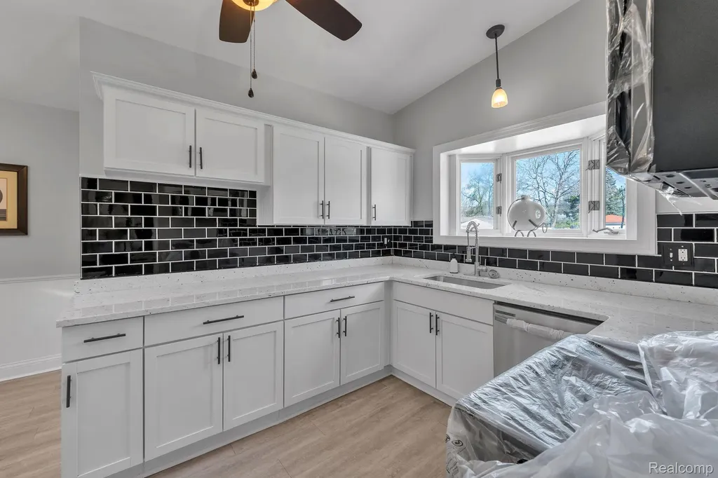 9498 Bassett Street Livonia City MI 48150