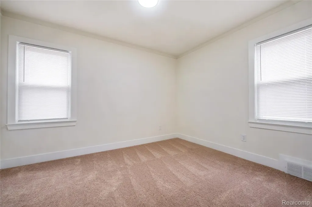 19133 Huntington Avenue Harper Woods City MI 48225