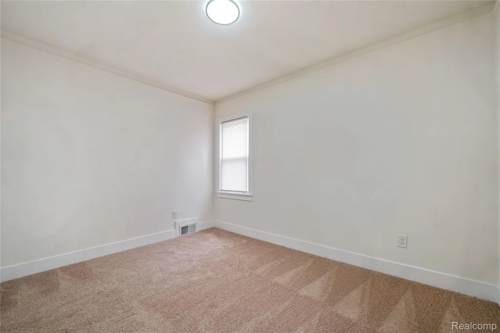 19133 Huntington Avenue Harper Woods City MI 48225