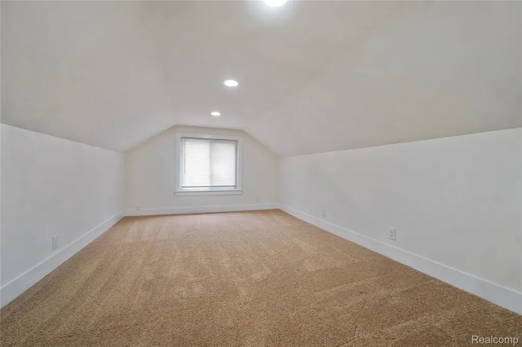 19133 Huntington Avenue Harper Woods City MI 48225