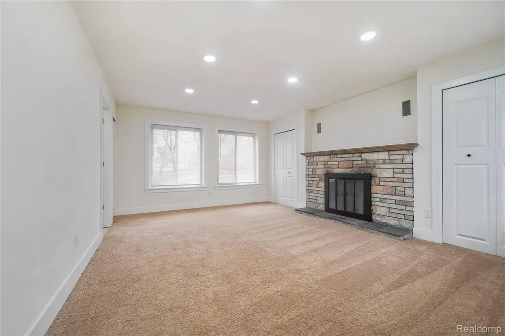 19133 Huntington Avenue Harper Woods City MI 48225