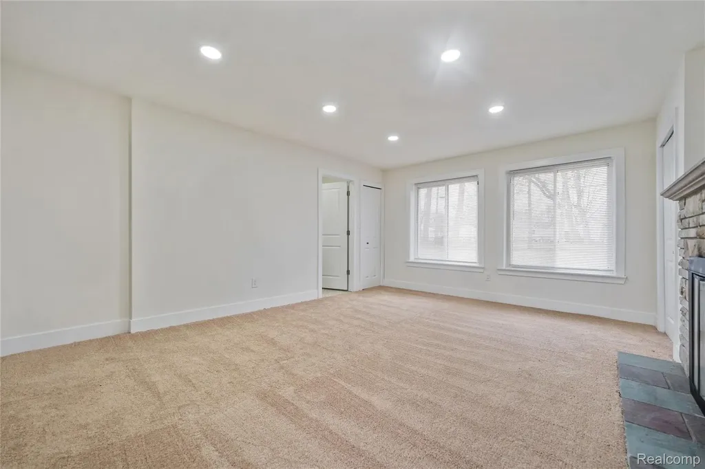 19133 Huntington Avenue Harper Woods City MI 48225