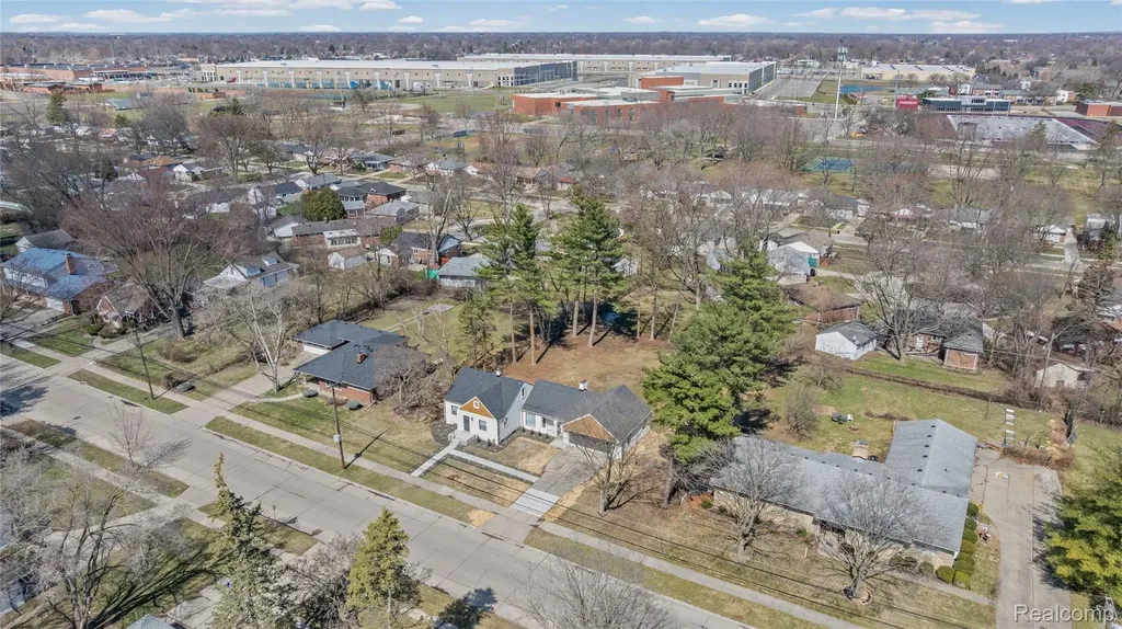 19133 Huntington Avenue Harper Woods City MI 48225