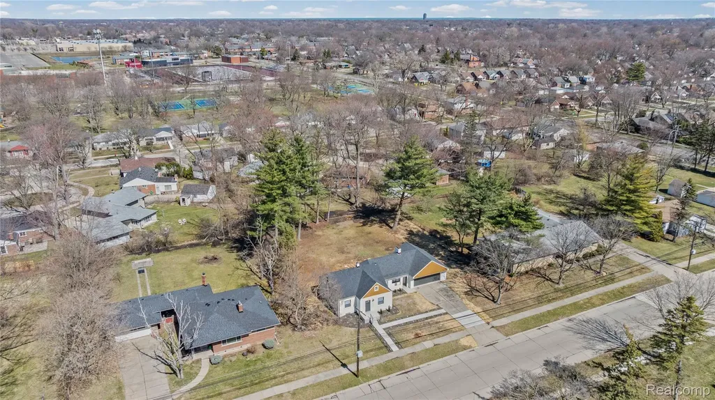 19133 Huntington Avenue Harper Woods City MI 48225