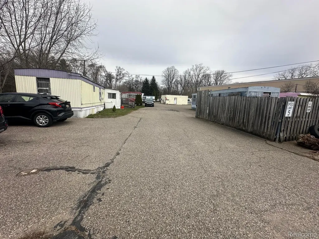 28730 Grand River Avenue Farmington Hills City MI 48336