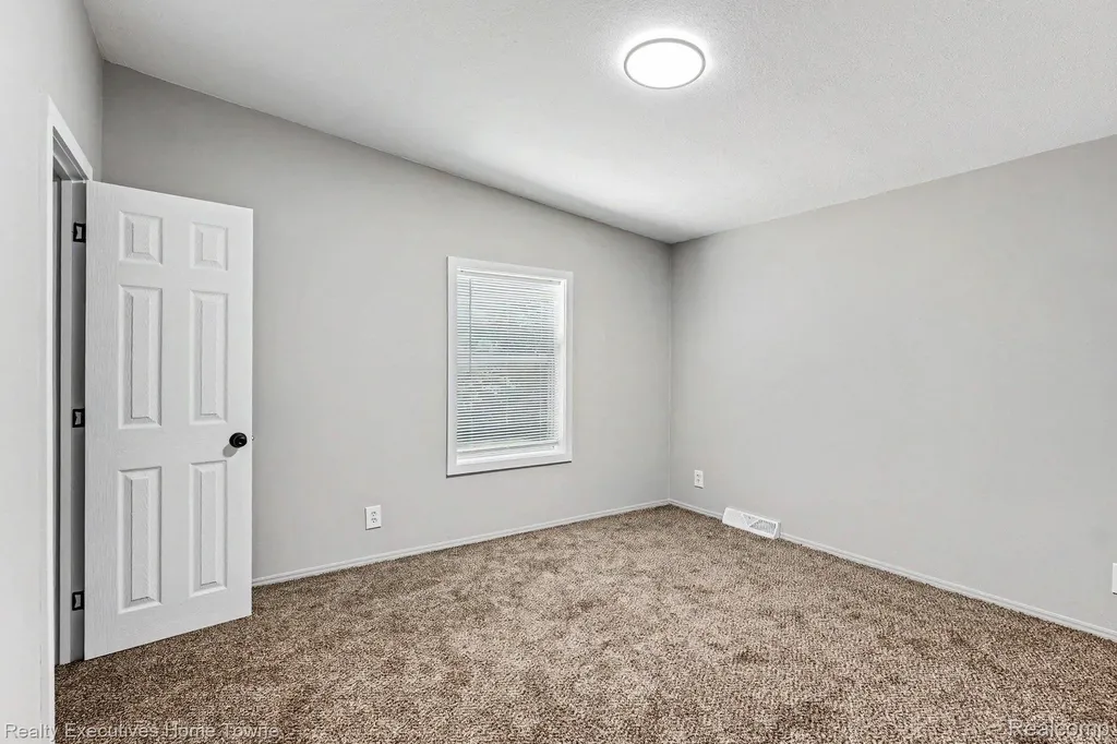45822 Bonaventure Drive Macomb Township MI 48044