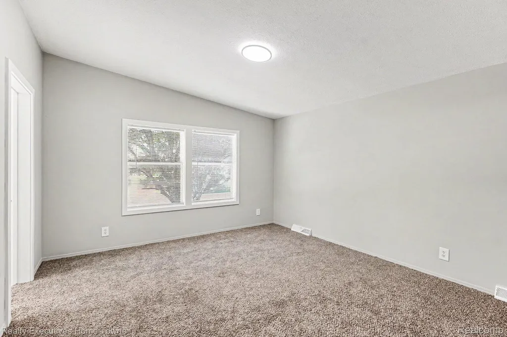 45822 Bonaventure Drive Macomb Township MI 48044