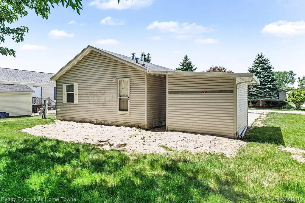 45822 Bonaventure Drive Macomb Township MI 48044