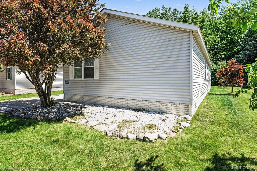 45822 Bonaventure Drive Macomb Township MI 48044